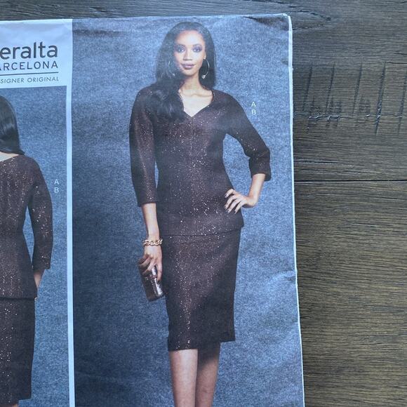 VOGUE PATTERN V1602 Paco Peralata Misses Top And Skirt UNCUT Size 14-22 - Picture 4 of 6